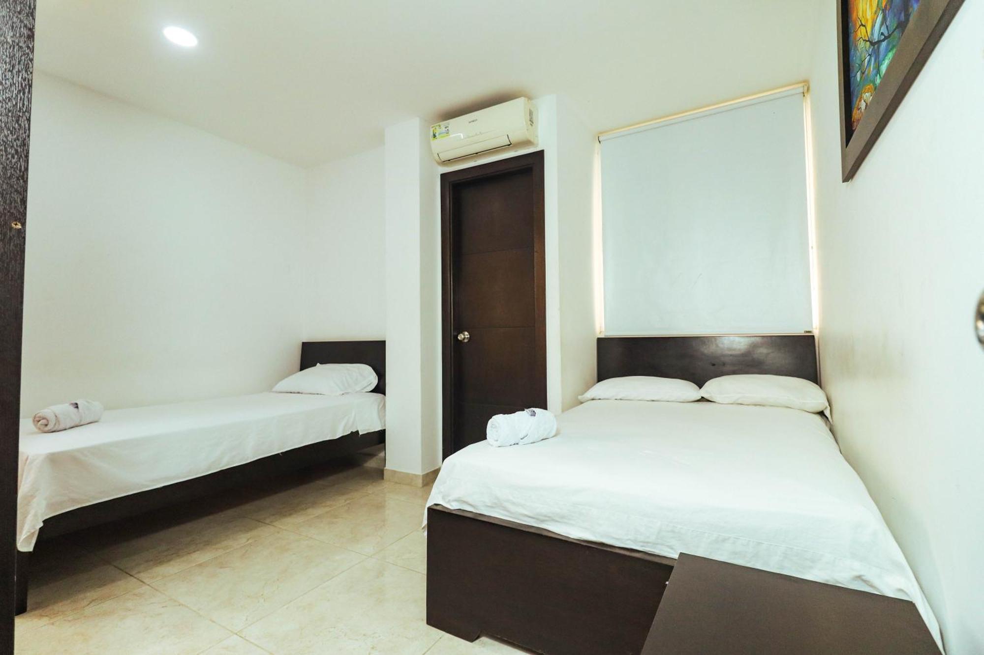 Hotel California Air Carepa Room photo